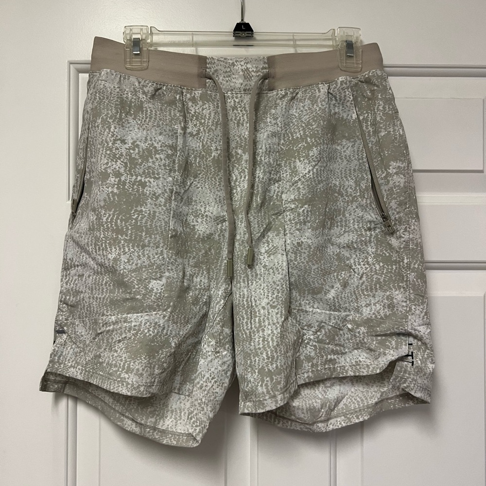 Lululemon License to train linerless 7” shorts
